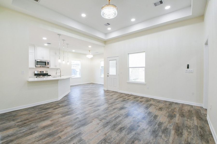 Spacious, unfurnished interior of a new home in , Galena Park (Image 39).