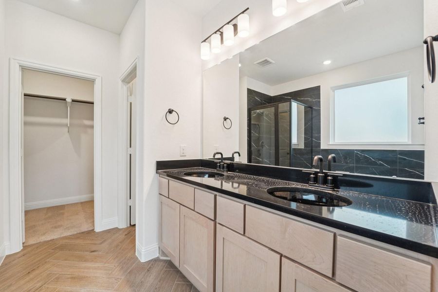 Furnished interior view inside a new home in Evergreen 40', Conroe (Image 10).