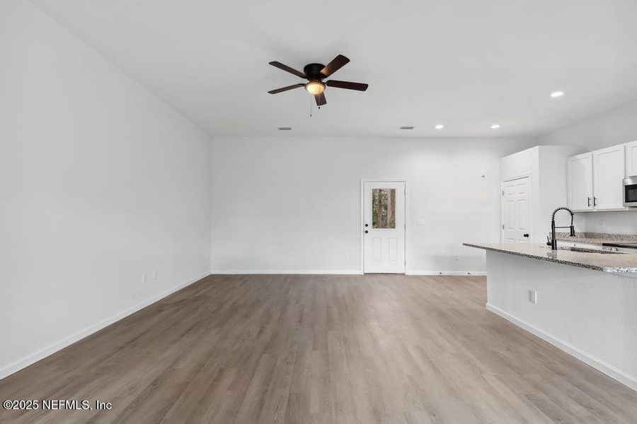 Spacious, unfurnished interior of a new home in , Jacksonville (Image 23).
