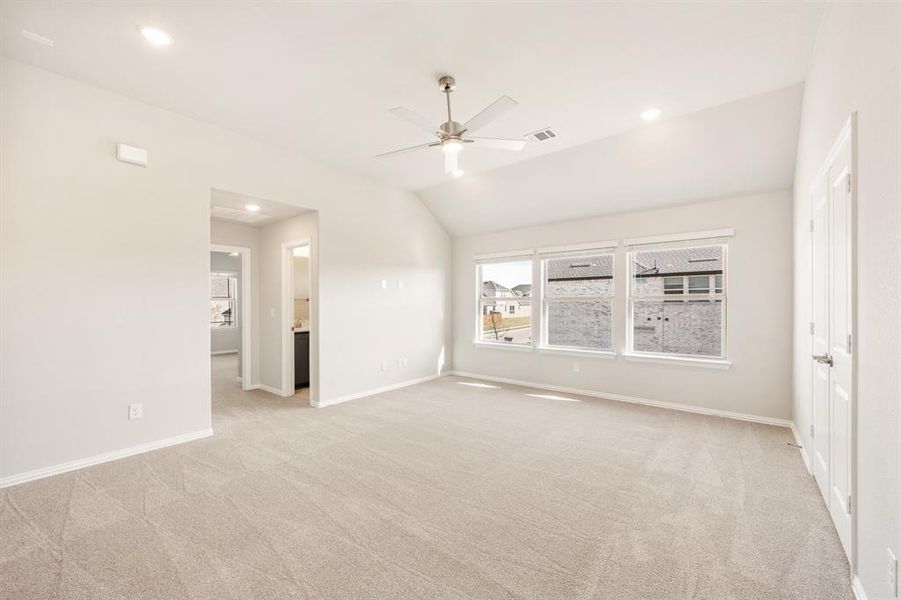 Spacious, unfurnished interior of a new home in Creekview Meadows, Pilot Point (Image 35).