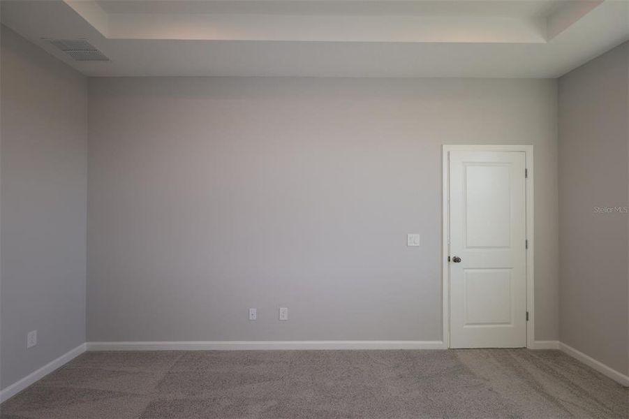 Spacious, unfurnished interior of a new home in Bay Lake Farms, St. Cloud (Image 27).