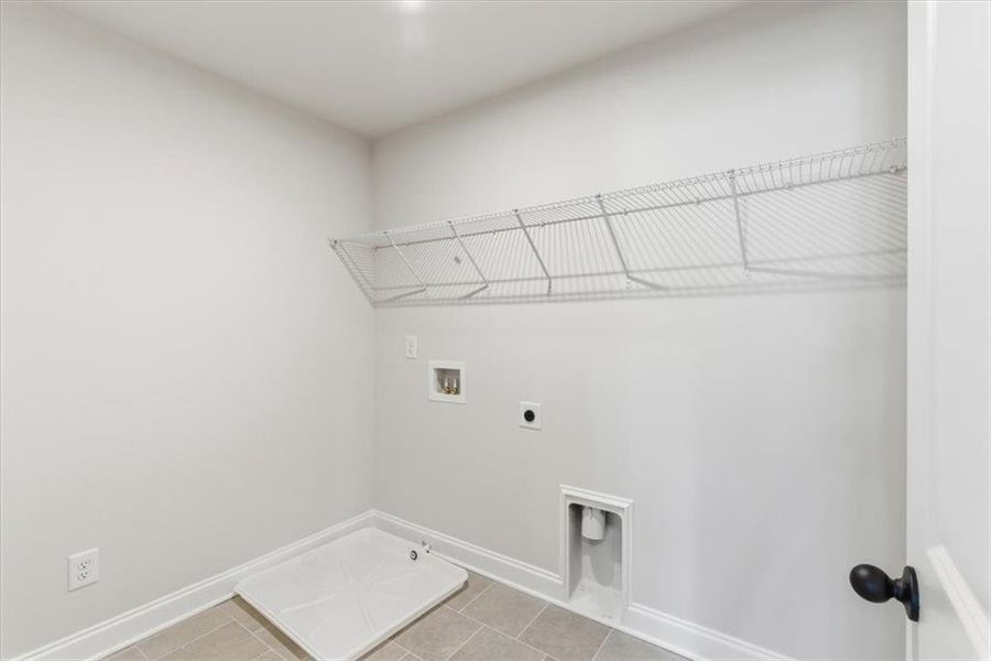 Spacious, unfurnished interior of a new home in Ford Landing, Acworth (Image 35).