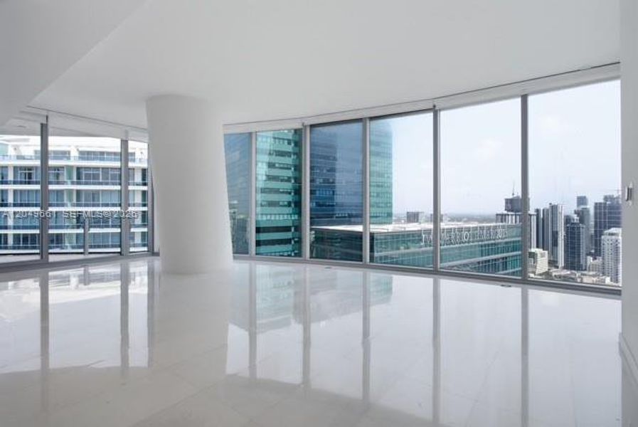 Condo located in Miami, FL showcasing its design and architecture (Image 27).
