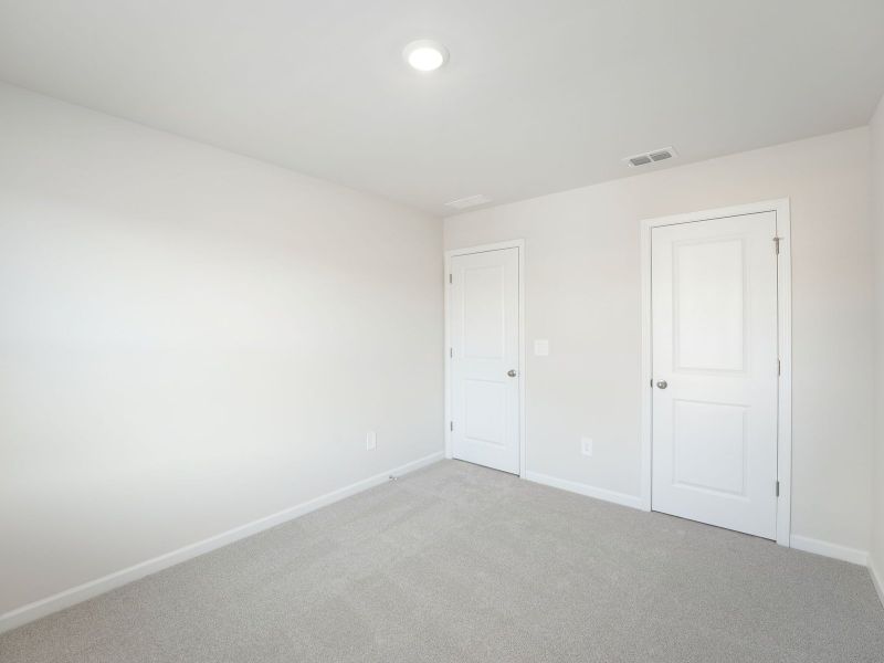 Spacious, unfurnished interior of a new home in Ivey Township, Dallas (Image 19).
