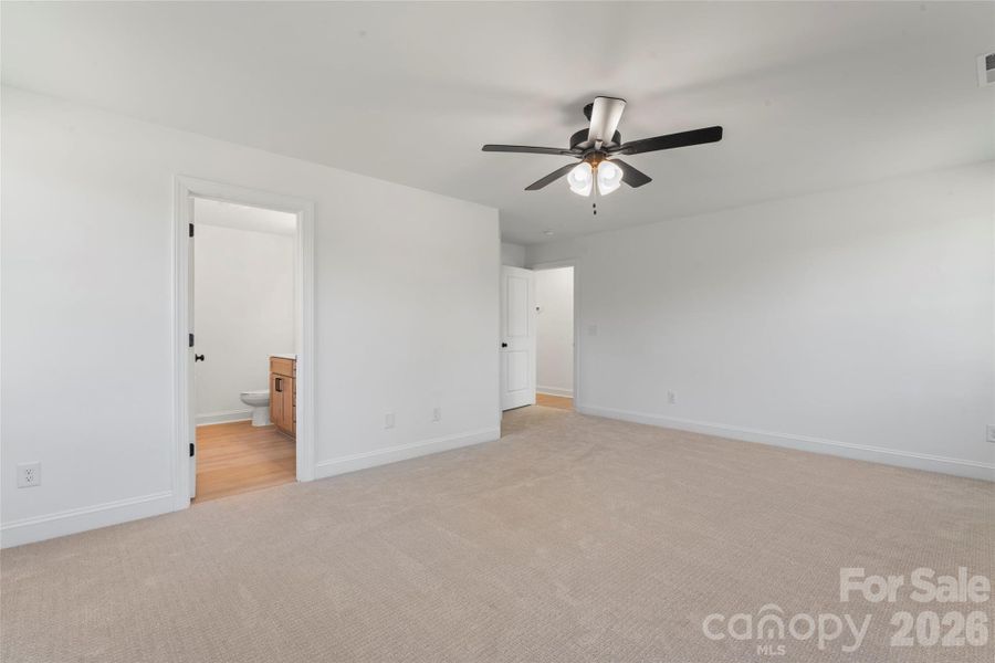 Spacious, unfurnished interior of a new home in , Harrisburg (Image 19).