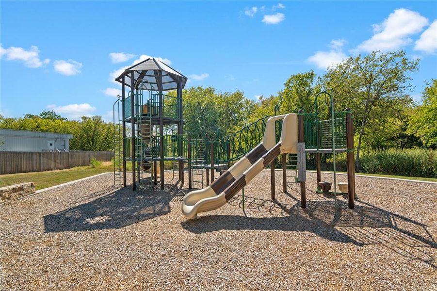 Community amenities in Sycamore Landing, Fort Worth (Image 27).