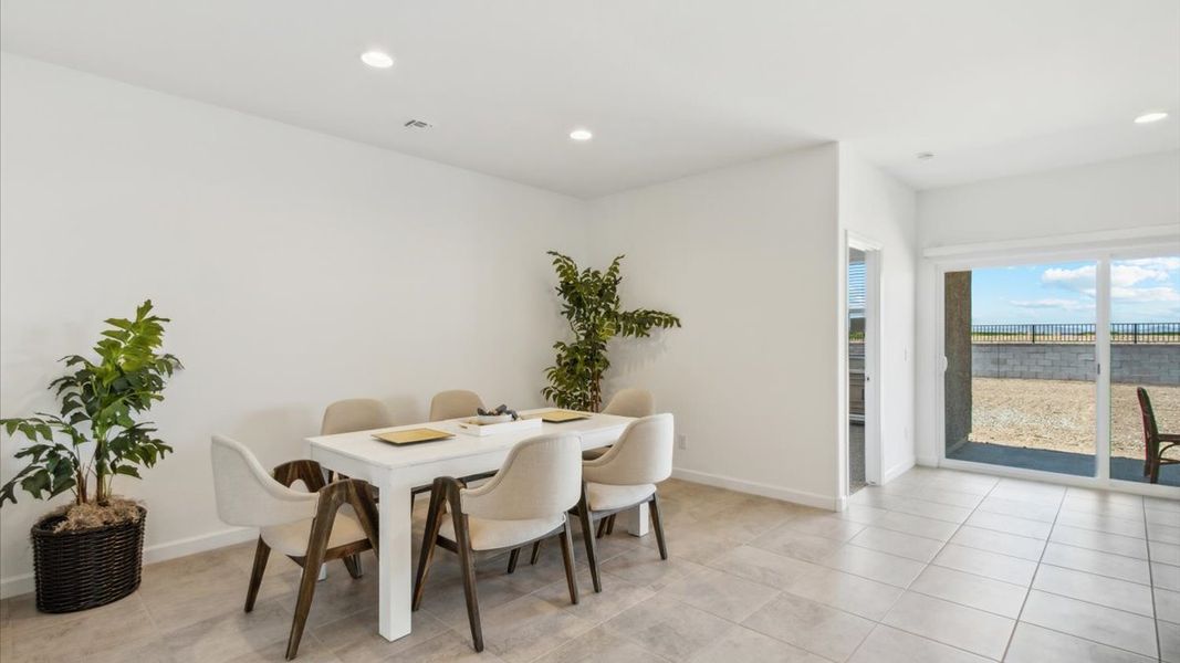 Representative furnished interior of a home built from the Justin by D.R. Horton in Sorrento, Maricopa (Image 11).