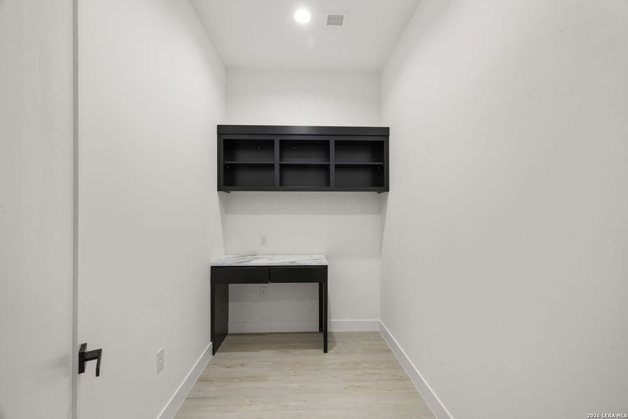 Spacious, unfurnished interior of a new home in , El Paso (Image 41).