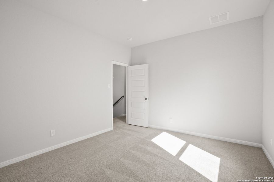 Spacious, unfurnished interior of a new home in Timber Creek, San Antonio (Image 26).