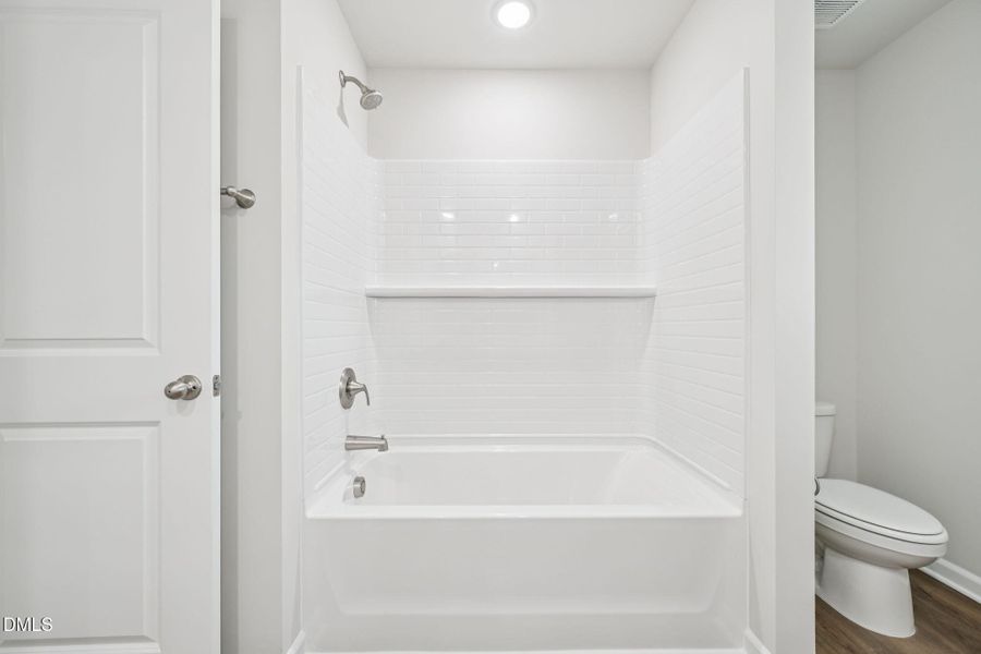 31 Secondary Bath 31 Secondary Bath