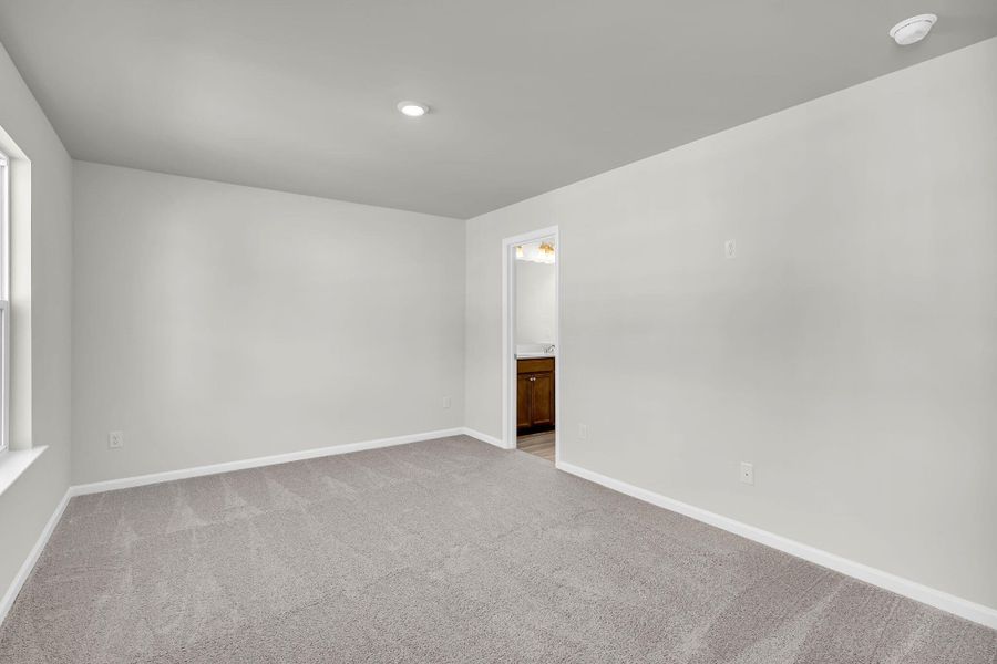 Spacious, unfurnished interior of a new home in Lakeview Commons, Goose Creek (Image 28).