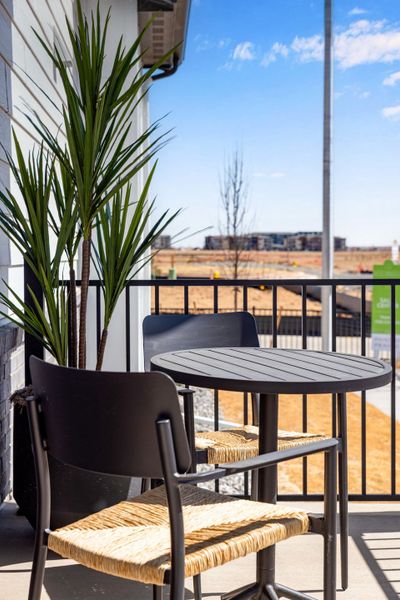 Representative exterior details of a home built from the 2805 by Tri Pointe Homes in Painted Prairie, Aurora (Image 3).