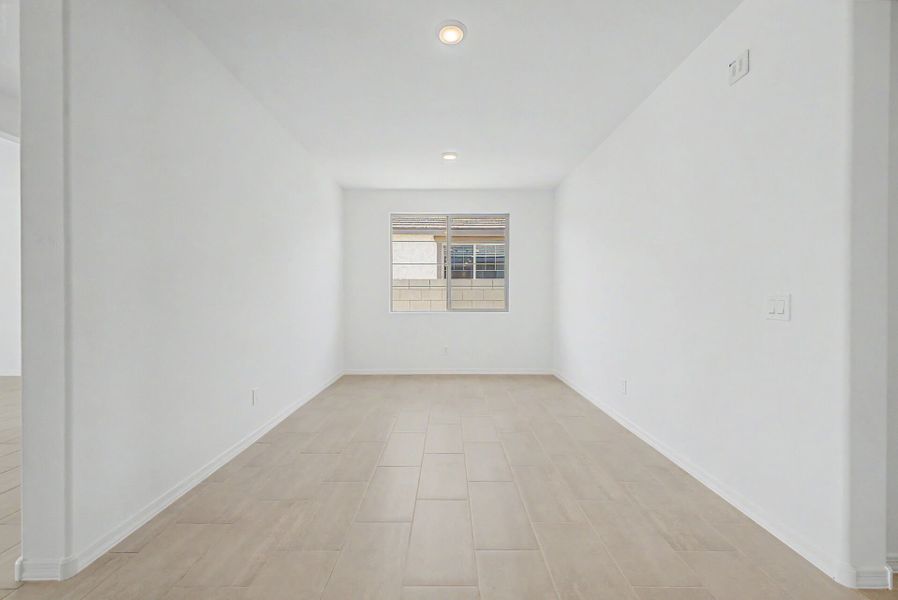 Spacious, unfurnished interior of a new home in Las Ventanas, Goodyear (Image 10).
