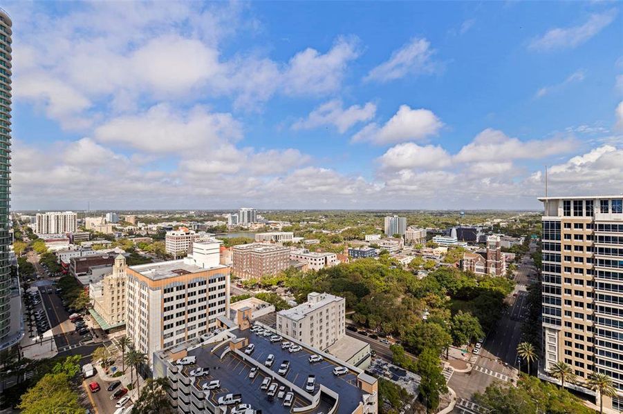 Condo located in St. Petersburg, FL showcasing its design and architecture (Image 44).