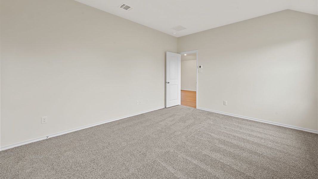 Spacious, unfurnished interior of a new home in Stonewyck Farms, Ennis (Image 25).