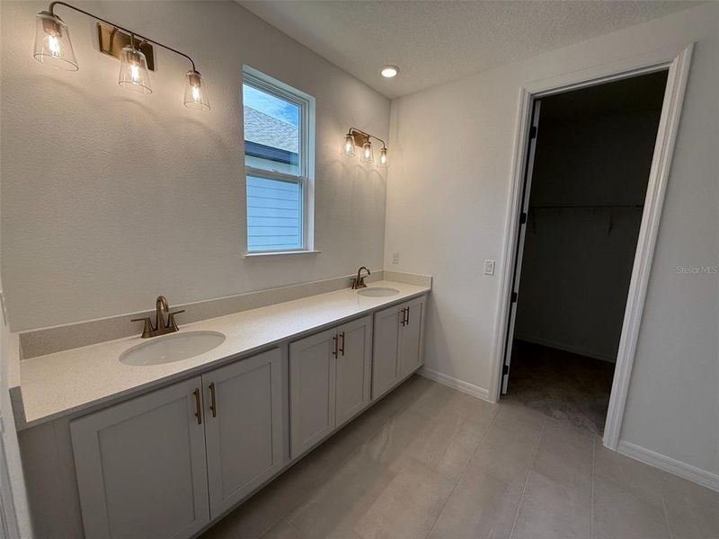 Furnished interior view inside a new home in , Mount Dora (Image 7).