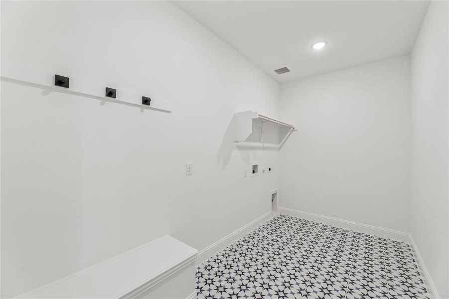 Spacious, unfurnished interior of a new home in Willow Wood, McKinney (Image 19).