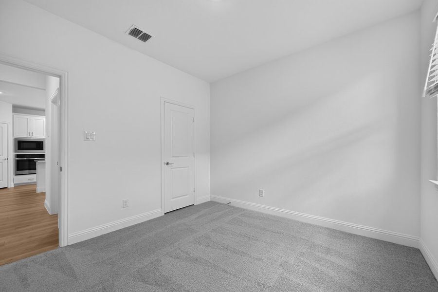 Spacious, unfurnished interior of a new home in Madero 50s, Fort Worth (Image 19).