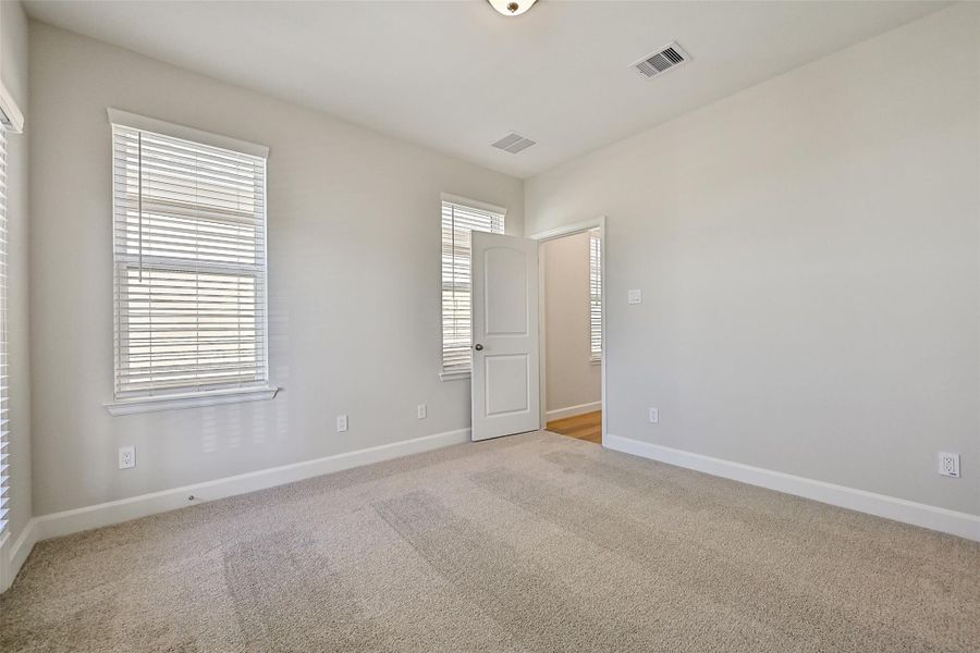 Spacious, unfurnished interior of a new home in Pearland Old Townsite, Pearland (Image 27).
