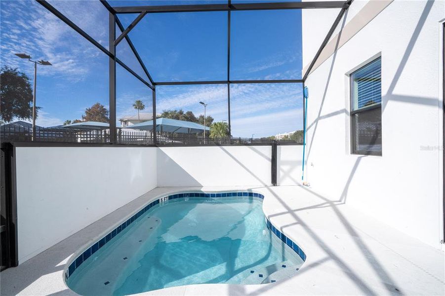 Exterior details and patio area of a home in , Orlando (Image 33).