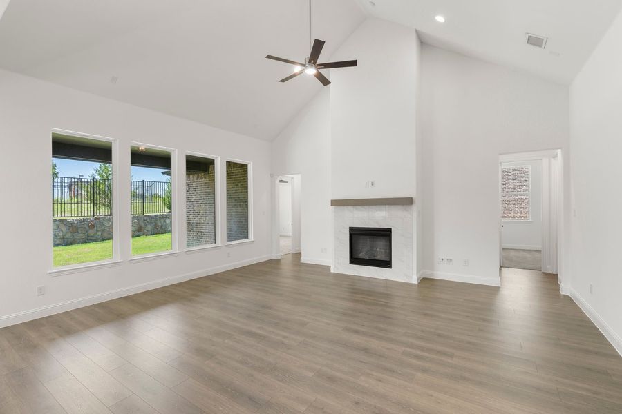 Spacious, unfurnished interior of a new home in Nelson Lake Estates, Rockwall (Image 15). Spacious, unfurnished interior of a new home in Nelson Lake Estates, Rockwall (Image 15).