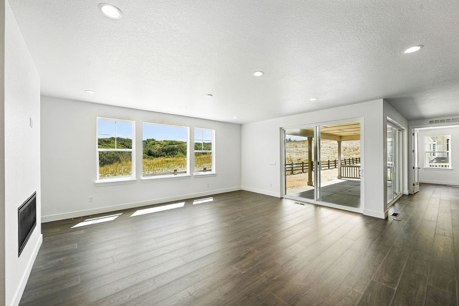 Spacious, unfurnished interior of a new home in Macanta, Castle Rock (Image 16).