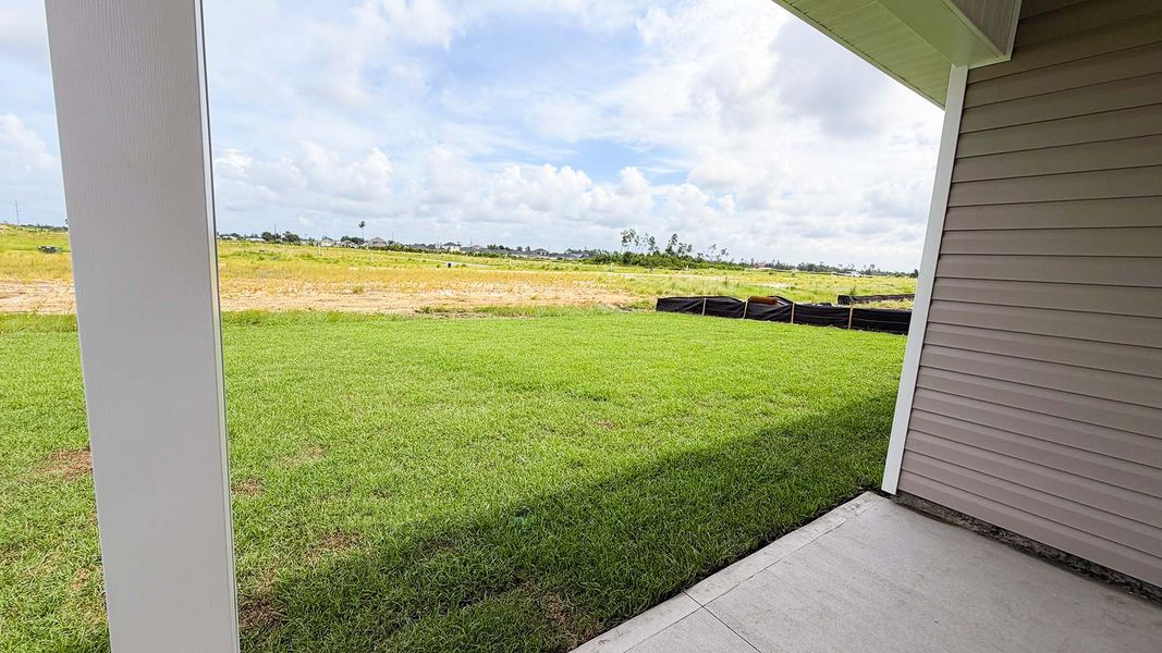 Exterior details and patio area of a home in Liberty, Panama City (Image 23).