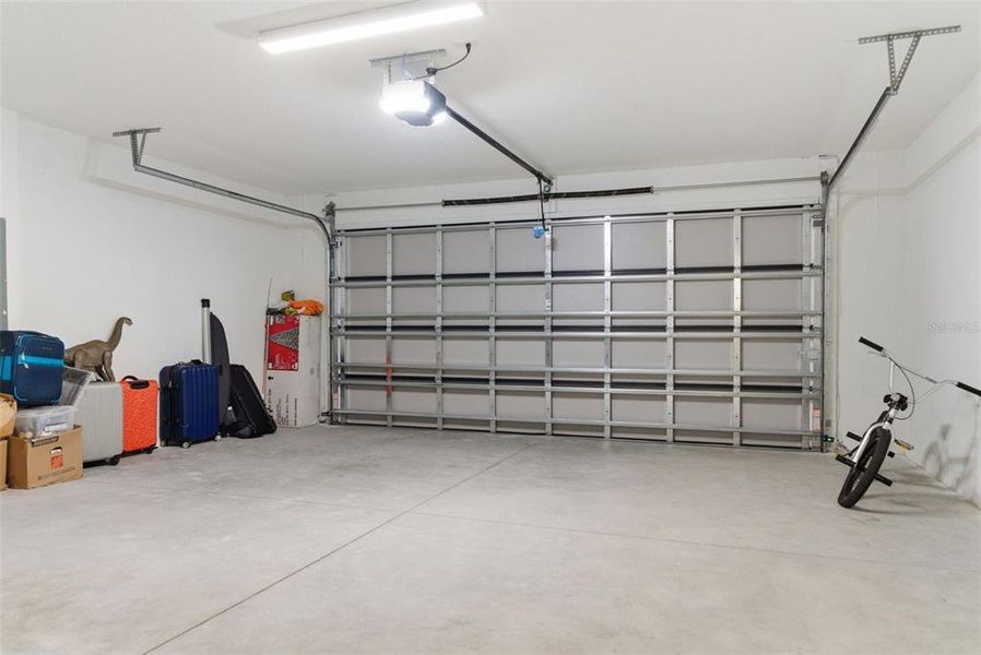 Spacious, unfurnished interior of a new home in , Port Charlotte (Image 24).