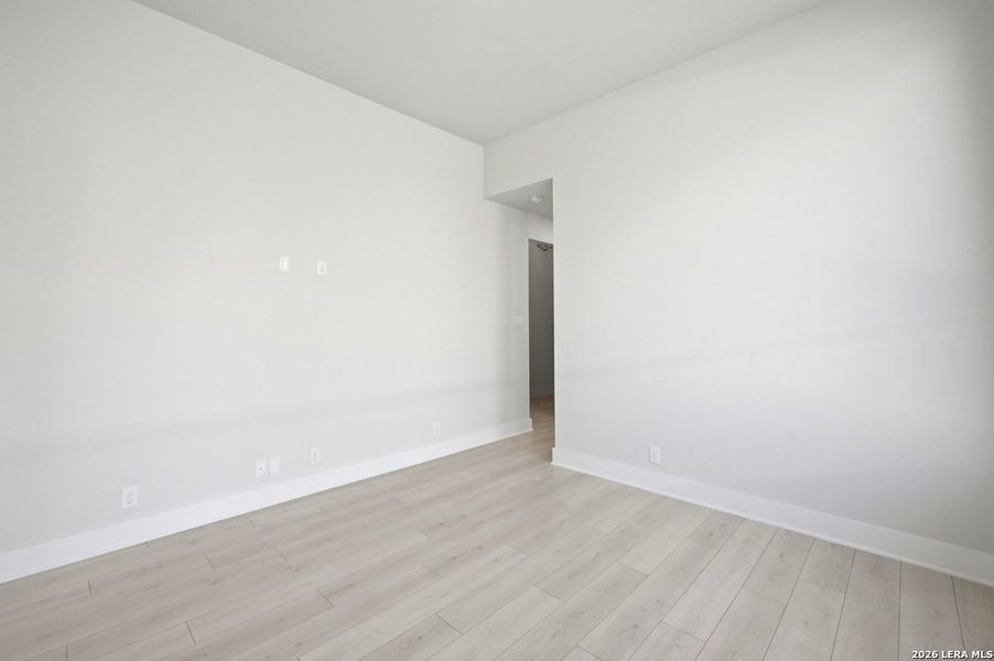 Spacious, unfurnished interior of a new home in Weston Oaks, San Antonio (Image 20).
