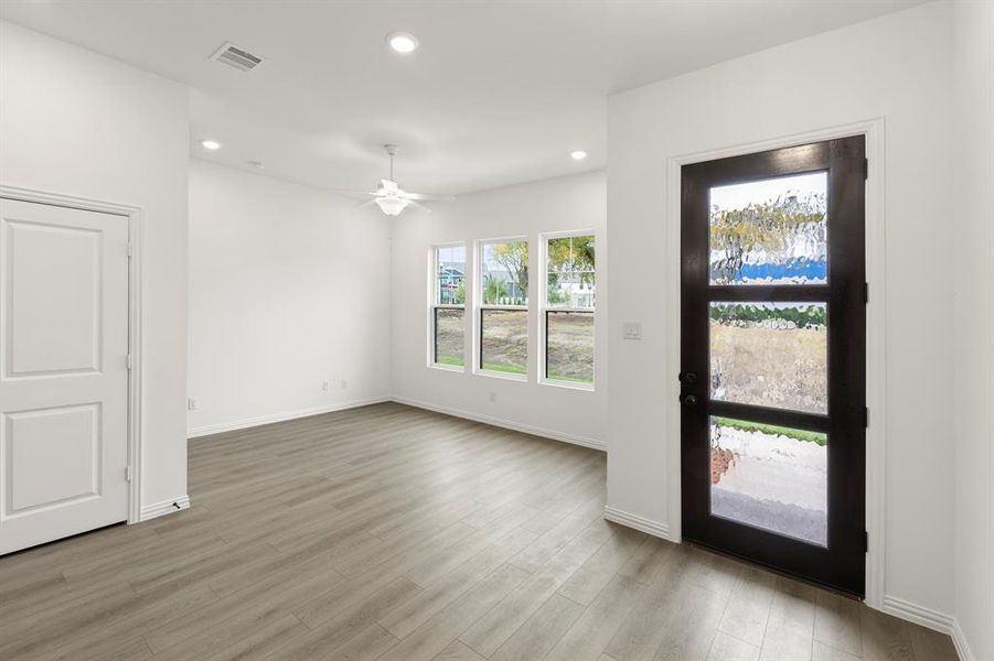 05. 713 Kerrville - Entry (2) 05. 713 Kerrville - Entry (2)