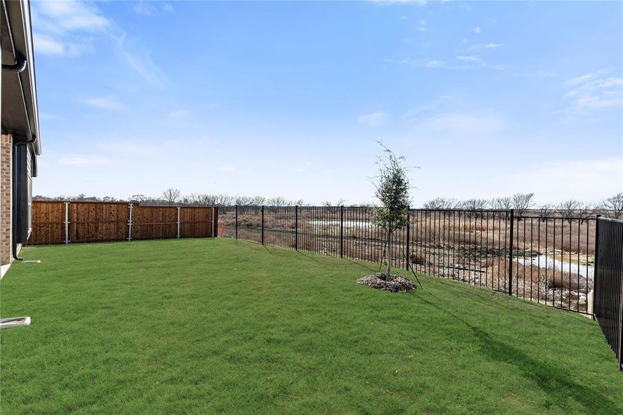 Exterior details and patio area of a home in Creekview Meadows, Pilot Point (Image 3).