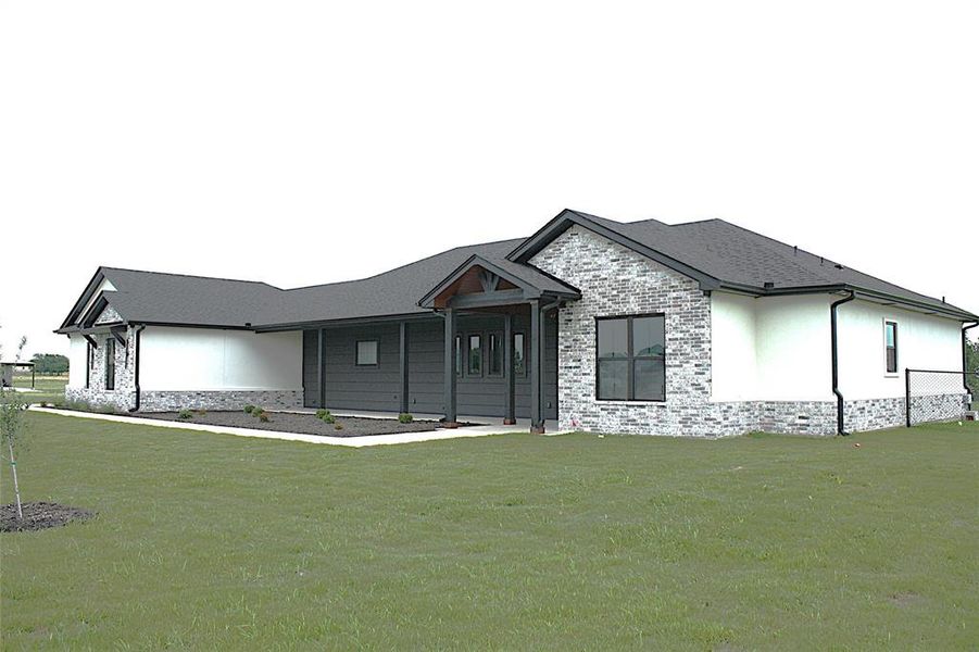 Exterior details and patio area of a home in , Crawford (Image 24).