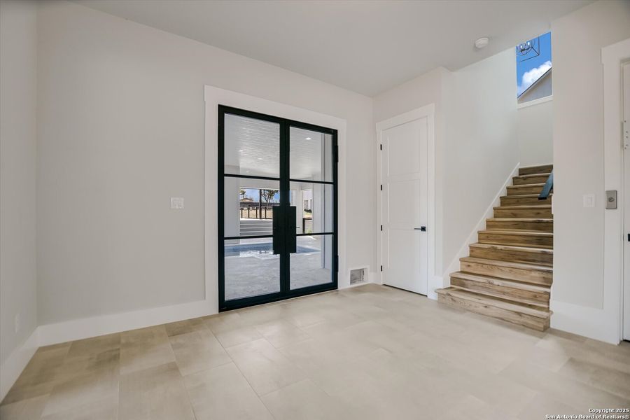 Spacious, unfurnished interior of a new home in , Kingsland (Image 22).