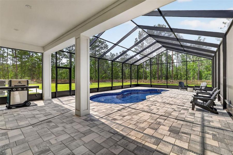 Exterior details and patio area of a home in , Dunnellon (Image 28).