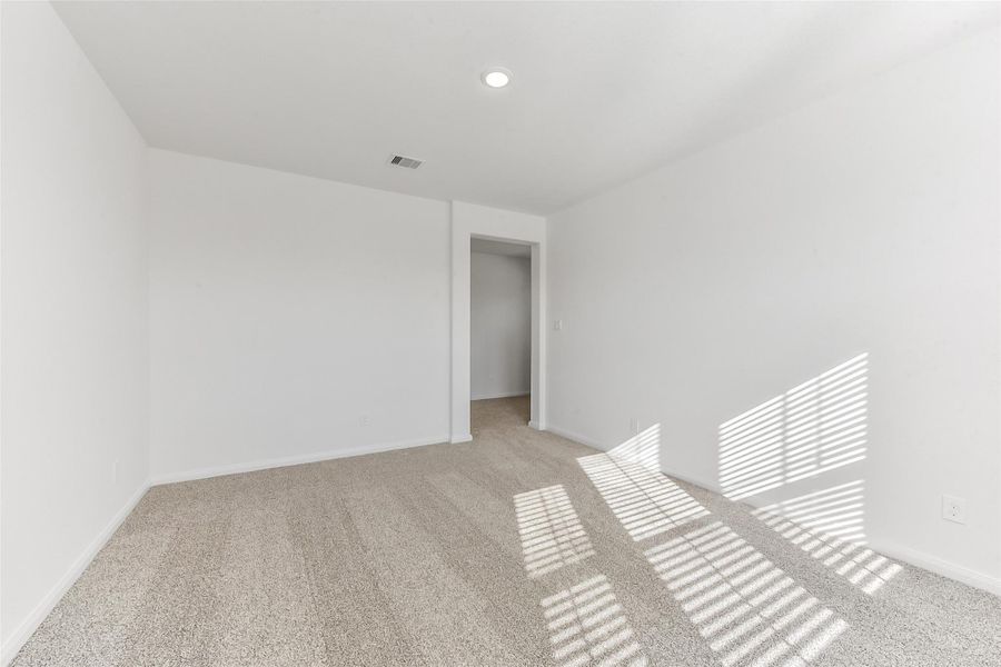 Spacious, unfurnished interior of a new home in , Houston (Image 25).