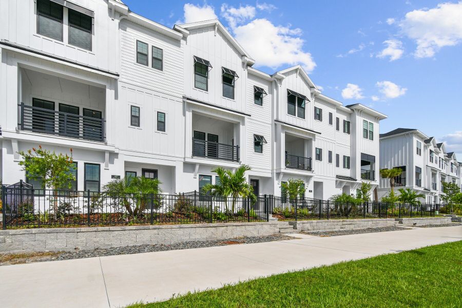 Image 41 of a home in Emerald Landing at Waterside at Lakewood Ranch – City Homes.