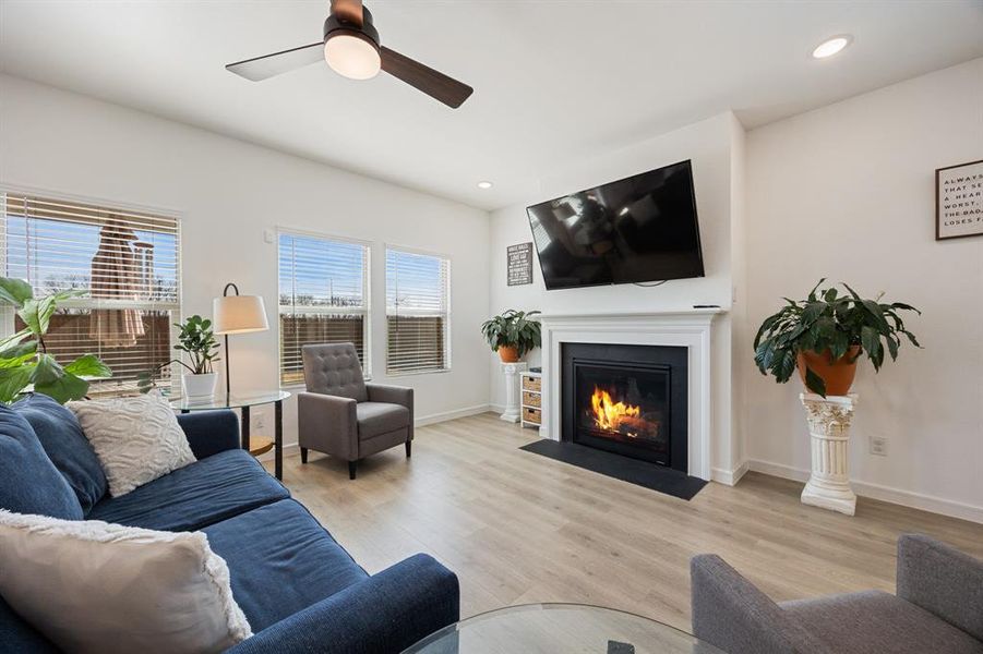 Furnished interior view inside a new home in Rolling Ridge, Van Alstyne (Image 6).