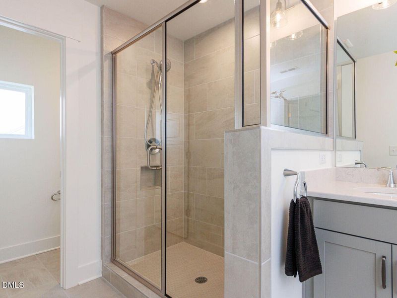 024-1280x960-primary-bathroom 024-1280x960-primary-bathroom