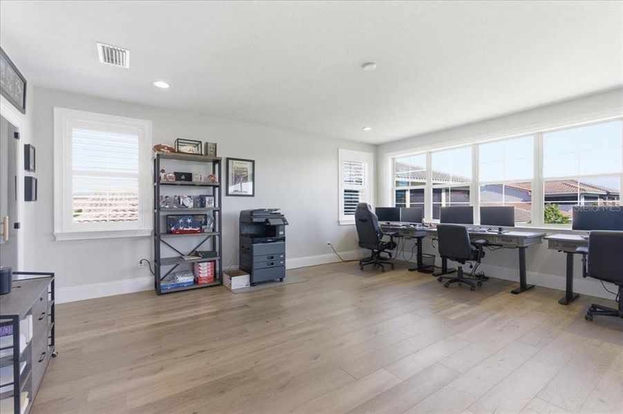 Furnished interior view inside a new home in , Orlando (Image 52).