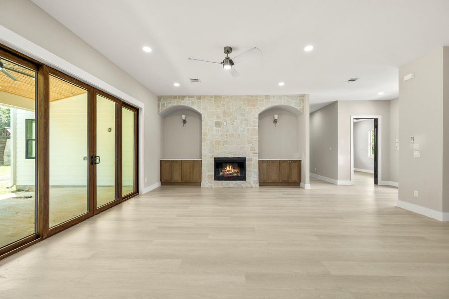 Spacious, unfurnished interior of a new home in , Tomball (Image 18). Spacious, unfurnished interior of a new home in , Tomball (Image 18).