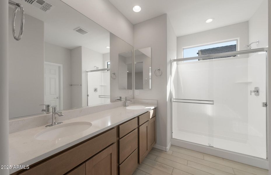 Owner's Bathroom Owner's Bathroom