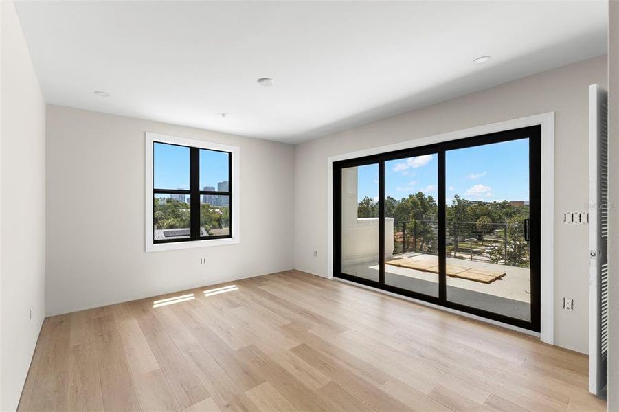 Spacious, unfurnished interior of a new home in , St. Petersburg (Image 19). Spacious, unfurnished interior of a new home in , St. Petersburg (Image 19).