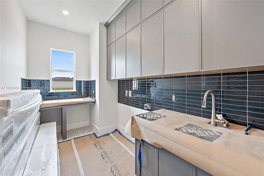 Spacious, unfurnished interior of a new home in Bridgewater, Jupiter (Image 44). Spacious, unfurnished interior of a new home in Bridgewater, Jupiter (Image 44).