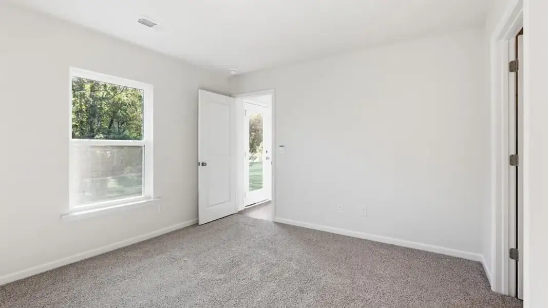 Spacious, unfurnished interior of a new home in Cedar Gap, Fountain Inn (Image 30).
