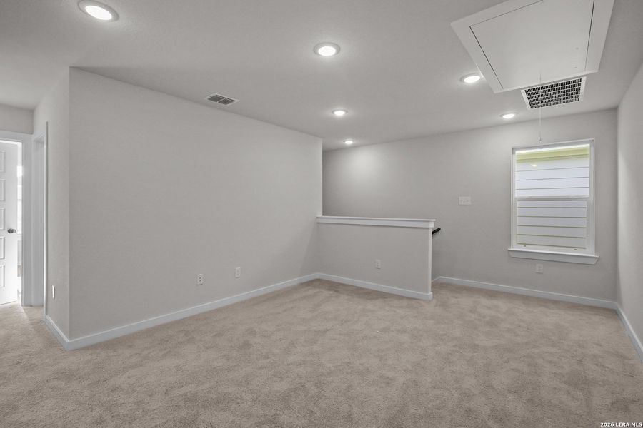 Spacious, unfurnished interior of a new home in Senna, Leon Valley (Image 20).