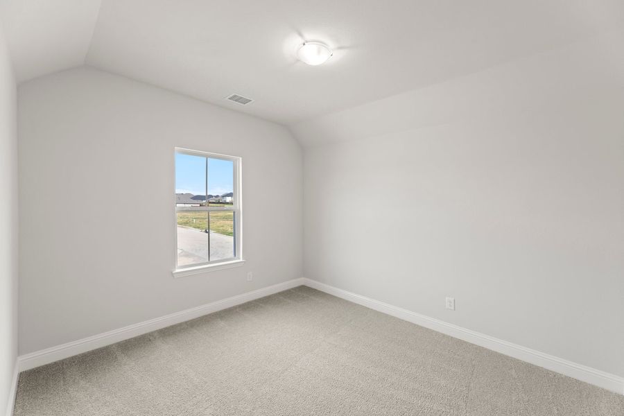 Spacious, unfurnished interior of a new home in Creekside, Royse City (Image 25).