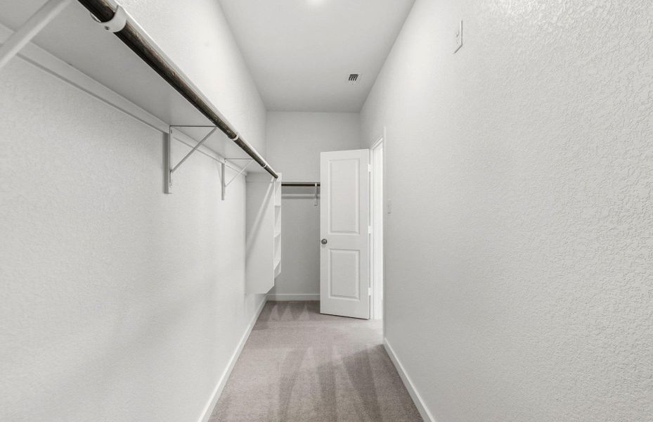 Spacious, unfurnished interior of a new home in Sonterra, Jarrell (Image 15).
