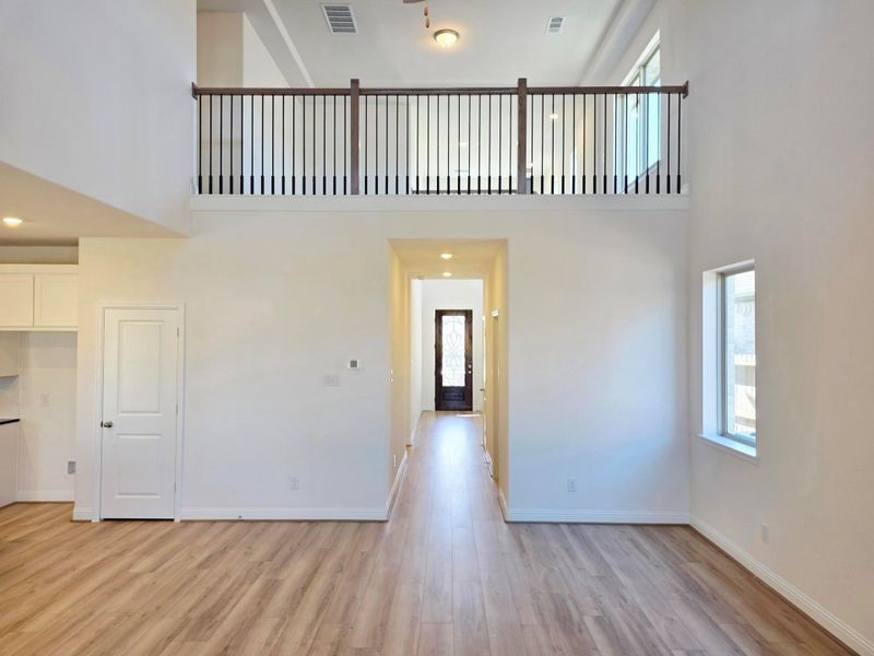 Spacious, unfurnished interior of a new home in , Missouri City (Image 5).