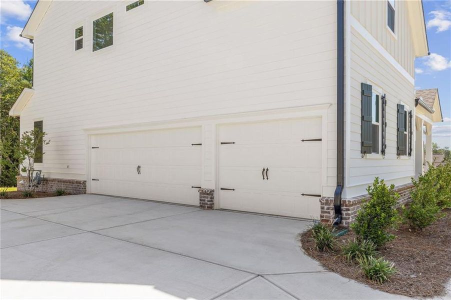 Exterior details and patio area of a home in Chattahoochee Reserve, Cumming (Image 34).
