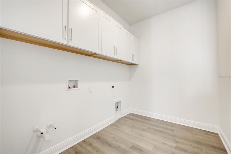 Spacious, unfurnished interior of a new home in Bungalow Walk at Lakewood Ranch, Sarasota (Image 20).